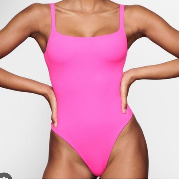 NEW- Skims Fits Everybody Square Neck Bodysuit in Neon Pink 4X - Picture 2 of 10